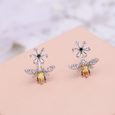 Bee earrings daisy earrings