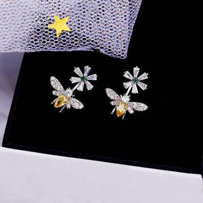 Bee earrings daisy earrings