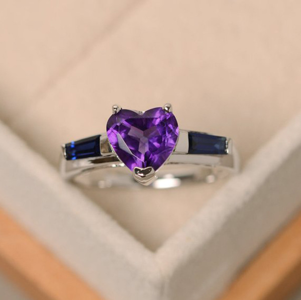 Love diamond-studded diamond ring