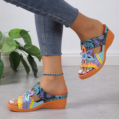 Ethnic Cool Girl Colored Slope And Totem Slippers