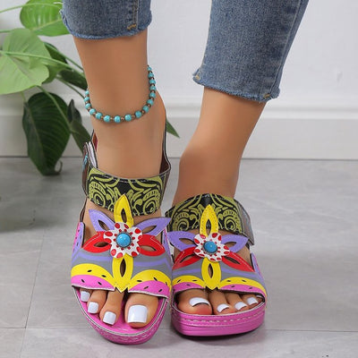 Ethnic Cool Girl Colored Slope And Totem Slippers